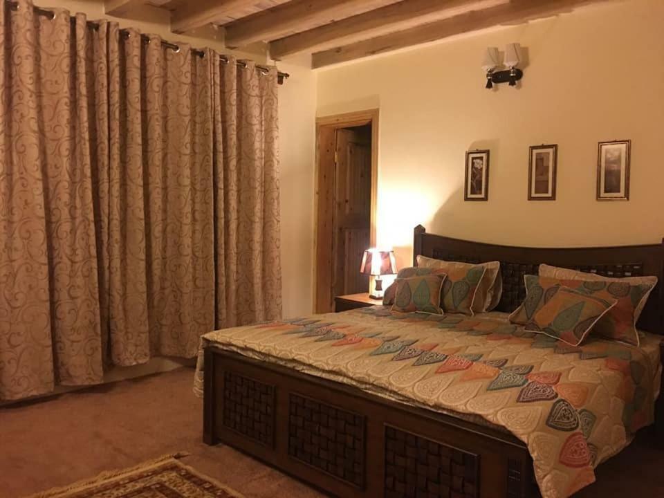 Embassy Villa Suites Karimabad  Exterior photo